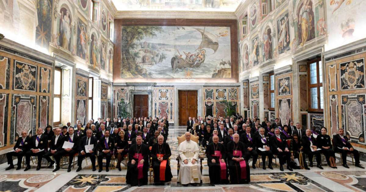 Em discurso para diplomatas, papa Leão XIV pede “respeito à dignidade dos migrantes”