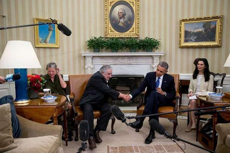 'Pepe' Mujica conheceu muitos líderes mundiais durante seus cinco anos na presidência do Uruguai e suas décadas na político. Nesta foto de 2014, ele visita o presidente americano Barack Obama, na Casa Branca.