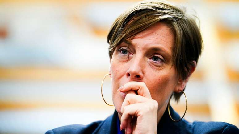 Spiking é 'um crime vil que viola a confiança e o senso de segurança das vítimas', diz a ministra Jess Phillips