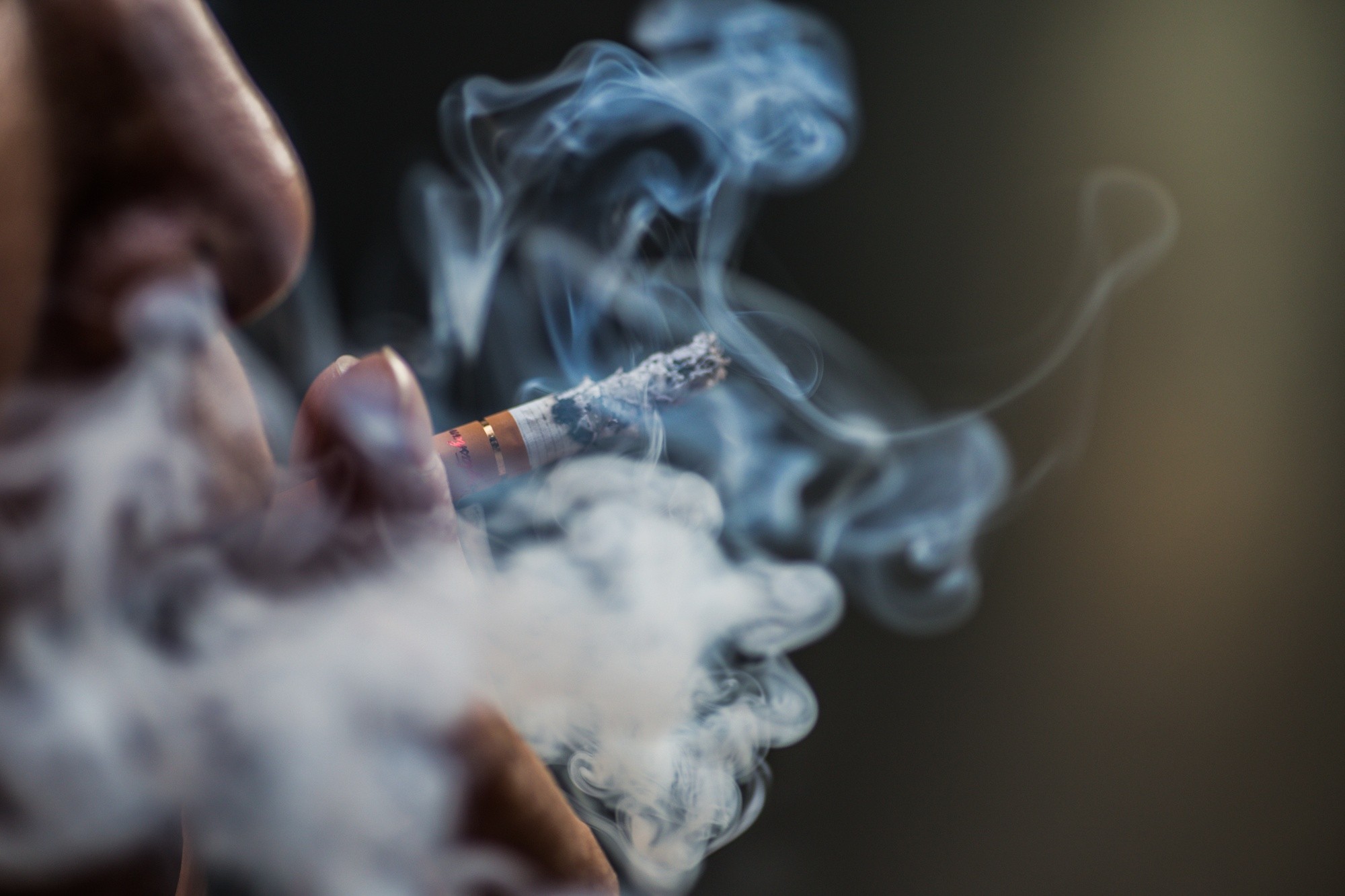 Fumar, beber e ser sedentário: quando as consequências dos maus hábitos começam a surgir? | Bem Estar