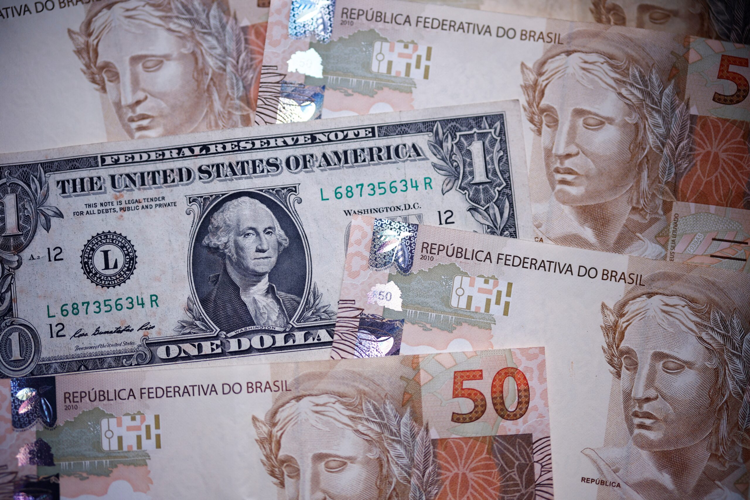 Real é a 4ª moeda que mais se valorizou frente ao dólar no ano; veja ranking | Economia