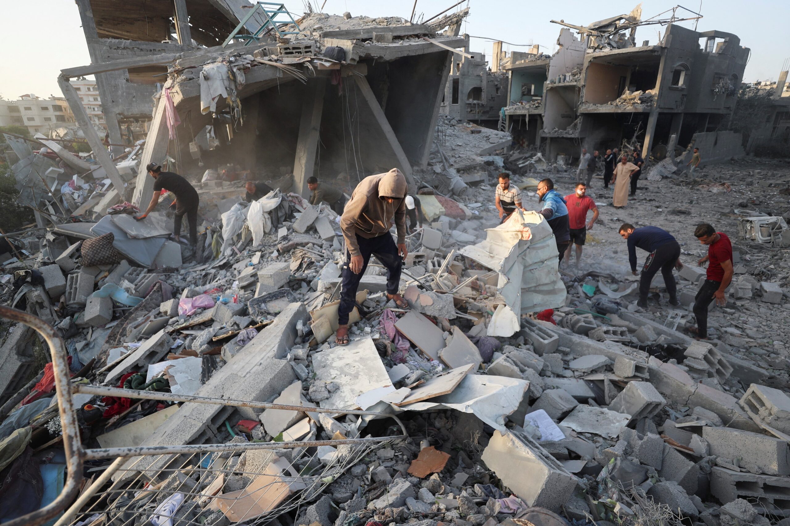 Bombardeios de Israel fecham hospital em Gaza e matam mais de 500