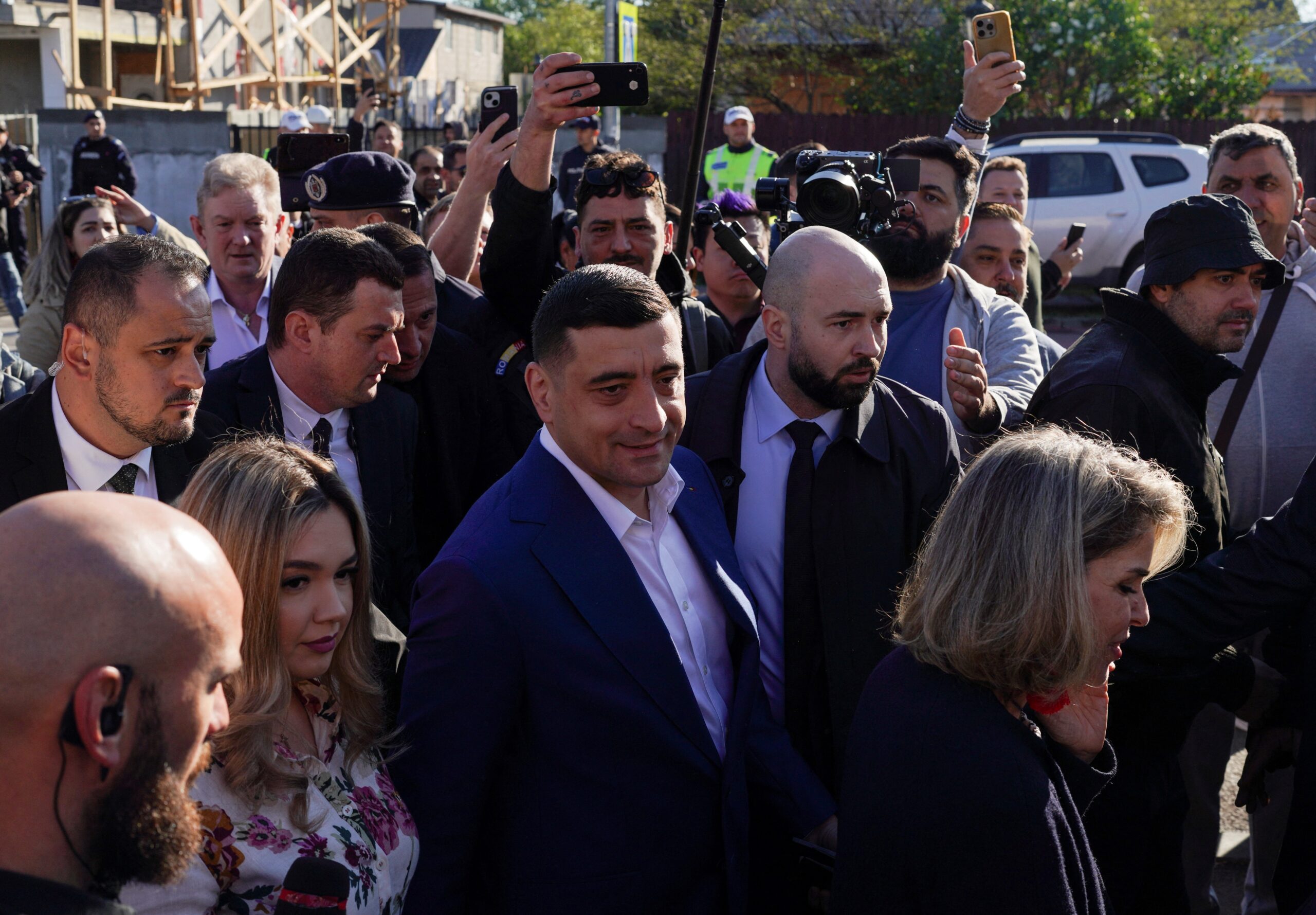 Romenos votam em segundo turno presidencial que pode ampliar divisões na União Europeia | Mundo