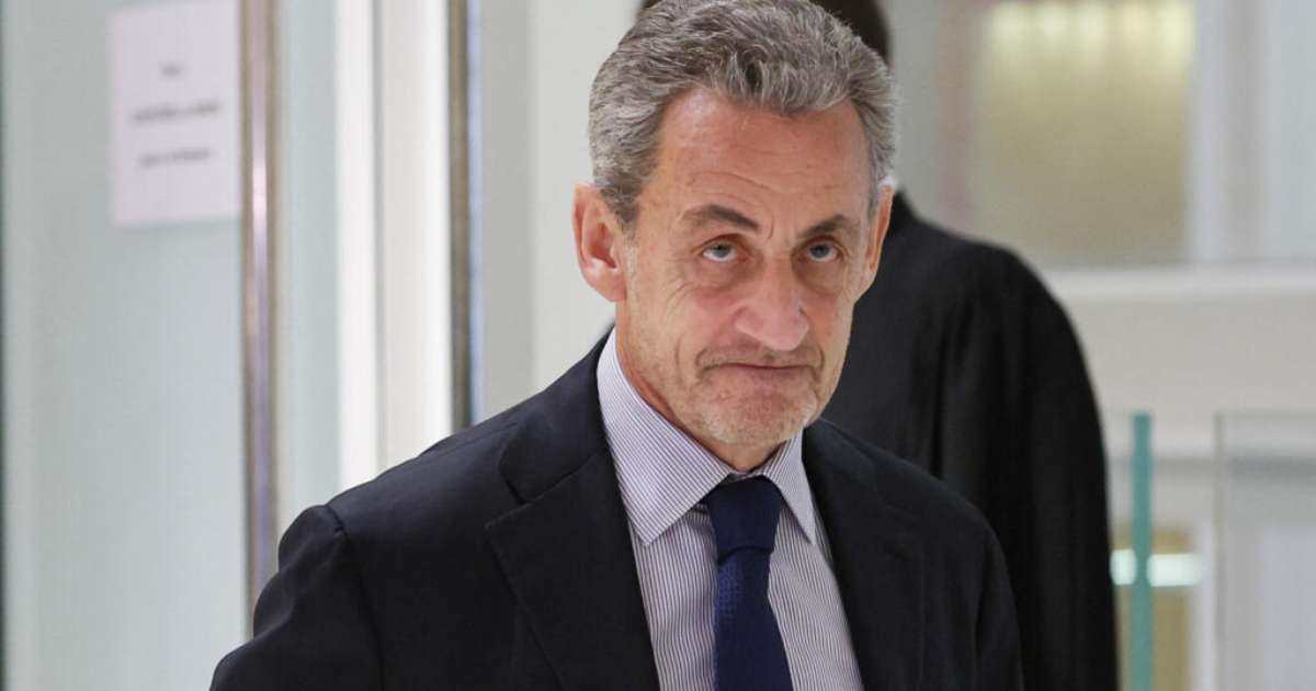 Sarkozy tem tornozeleira eletrônica removida e recebe liberdade condicional