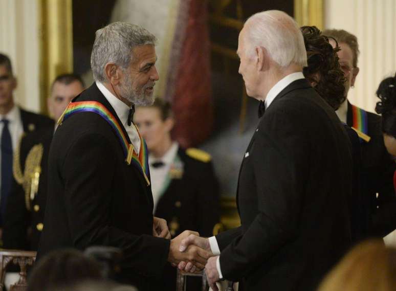 Segundo relatos do livro, Biden não reconheceu George Clooney, um dos principais doadores de sua campanha, durante um evento de arrecadação