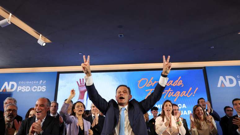 O primeiro-ministro português, o direitista moderado Luís Montenegro, venceu as eleições legislativas antecipadas realizadas neste domingo (18), mas, assim como há um ano, não conseguiu maioria suficiente para garantir a estabilidade política no país ibérico.