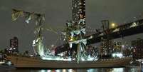 Mastros danificados no navio de treinamento da Marinha mexicana Cuauhtémoc depois que ele colidiu com a ponte do Brooklyn, em Nova York Foto: Getty Images / BBC News Brasil