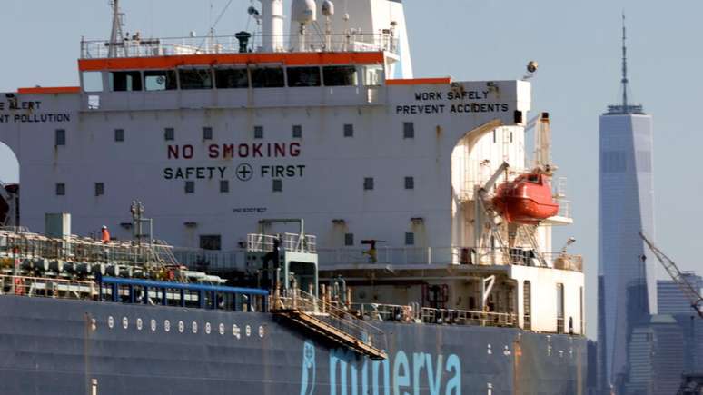 O petroleiro Minerva Virgo após deixar um porto russo na época em que o país invadiu a Ucrânia no final de fevereiro. (Imagem ilustrativa).