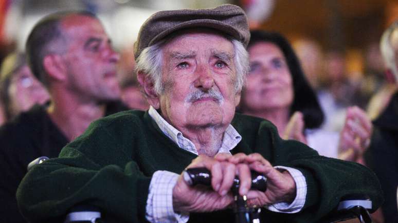 José “Pepe” Mujica, ex-guerrilheiro e ícone da esquerda na América Latina, morreu aos 89 anos em 13 de maio de 2025. O fazendeiro apelidado de “presidente mais pobre do mundo” durante sua presidência por seu estilo de vida modesto, foi diagnosticado com câncer de esôfago em 2024.