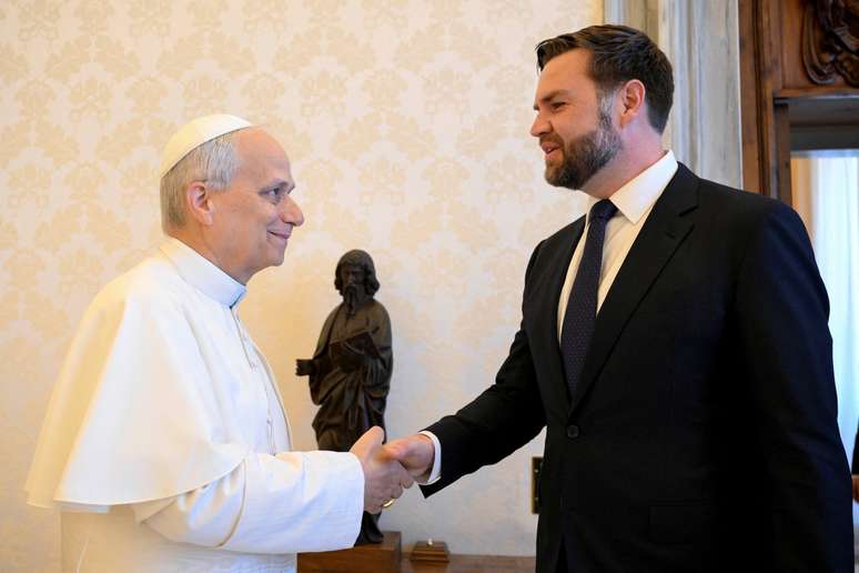 Papa Leão XIV se encontra com o vice-presidente dos EUA, JD Vance, no Vaticano