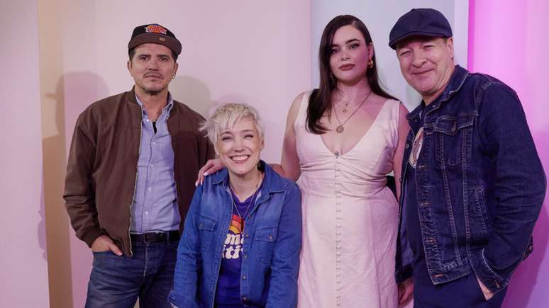 Elenco com a diretora- John Leguizamo, Tracie, Barbie e French Stewart.