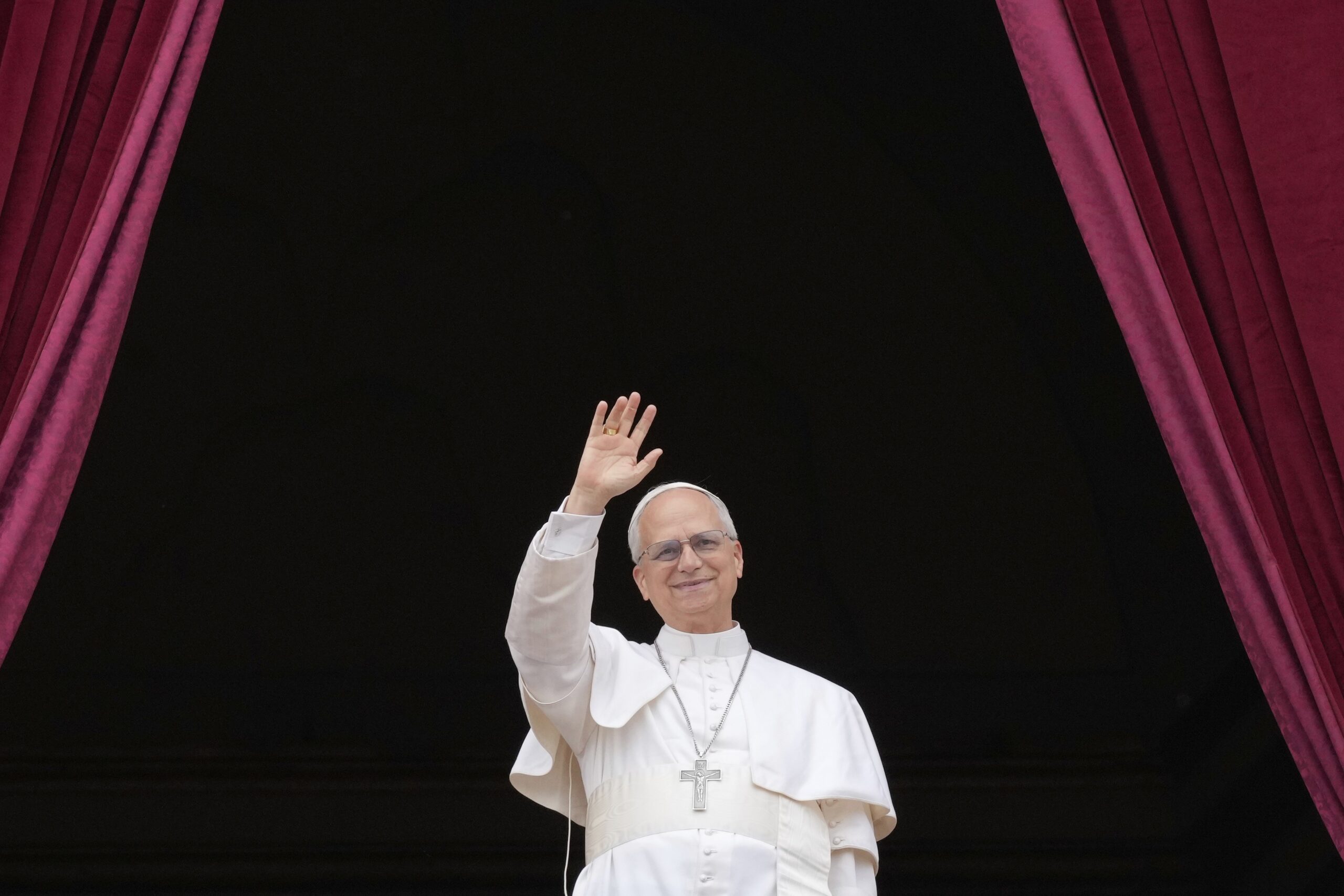 Papa Leão XIV celebra missa inaugural neste domingo