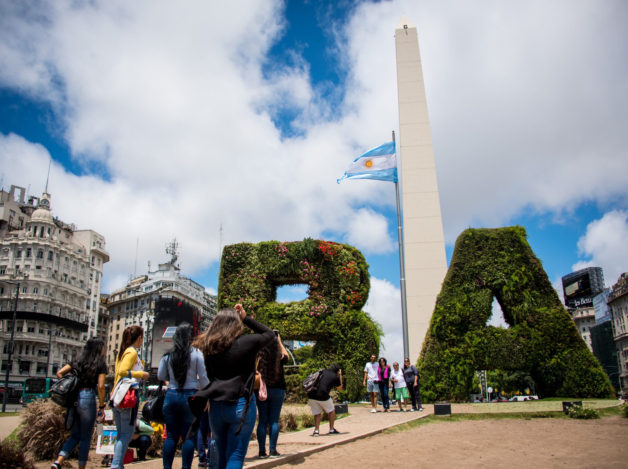 Estudantes brasileiros poderão recorrer caso universidades públicas da Argentina passem a cobrar, sinaliza advogada | Educação