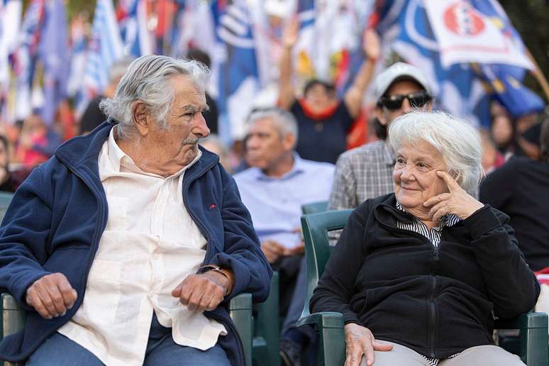 Mujica ao lado da esposa, Lucía Topolansky